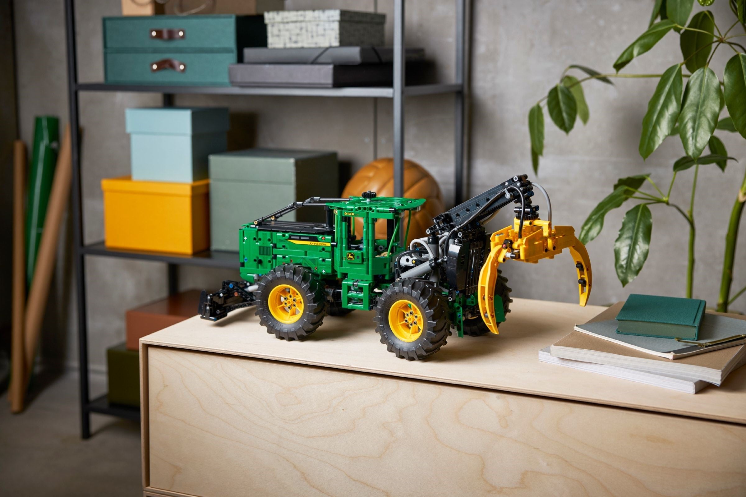 LEGO 42157 John Deere 948L II Skidder