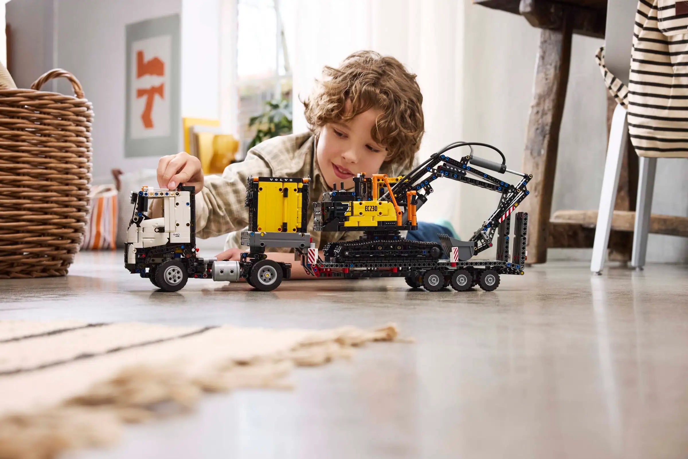 LEGO 42175 Volvo FMX Truck & EC230 Electric Excavator